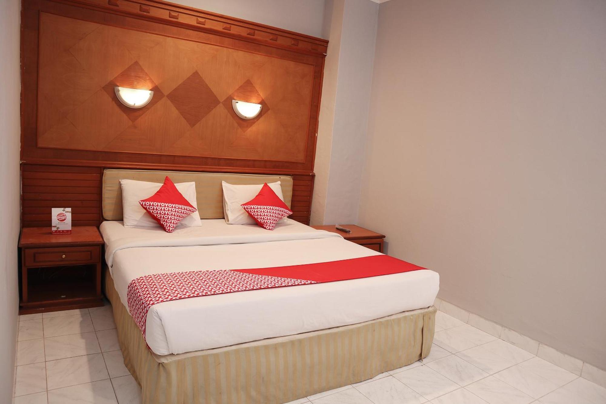 Oyo 742 Mona Plaza Hotel Pakanbaru Exteriör bild