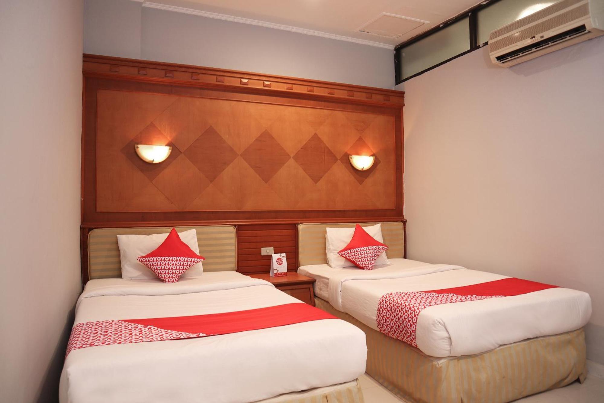 Oyo 742 Mona Plaza Hotel Pakanbaru Exteriör bild