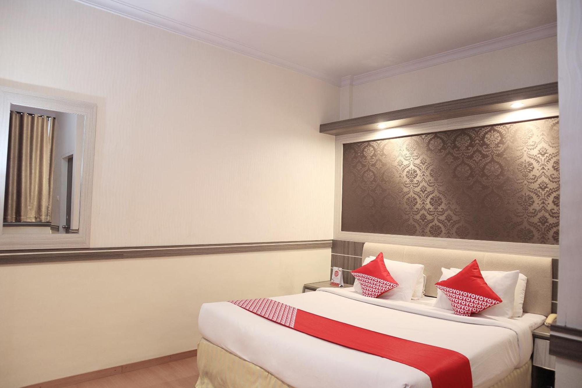 Oyo 742 Mona Plaza Hotel Pakanbaru Exteriör bild