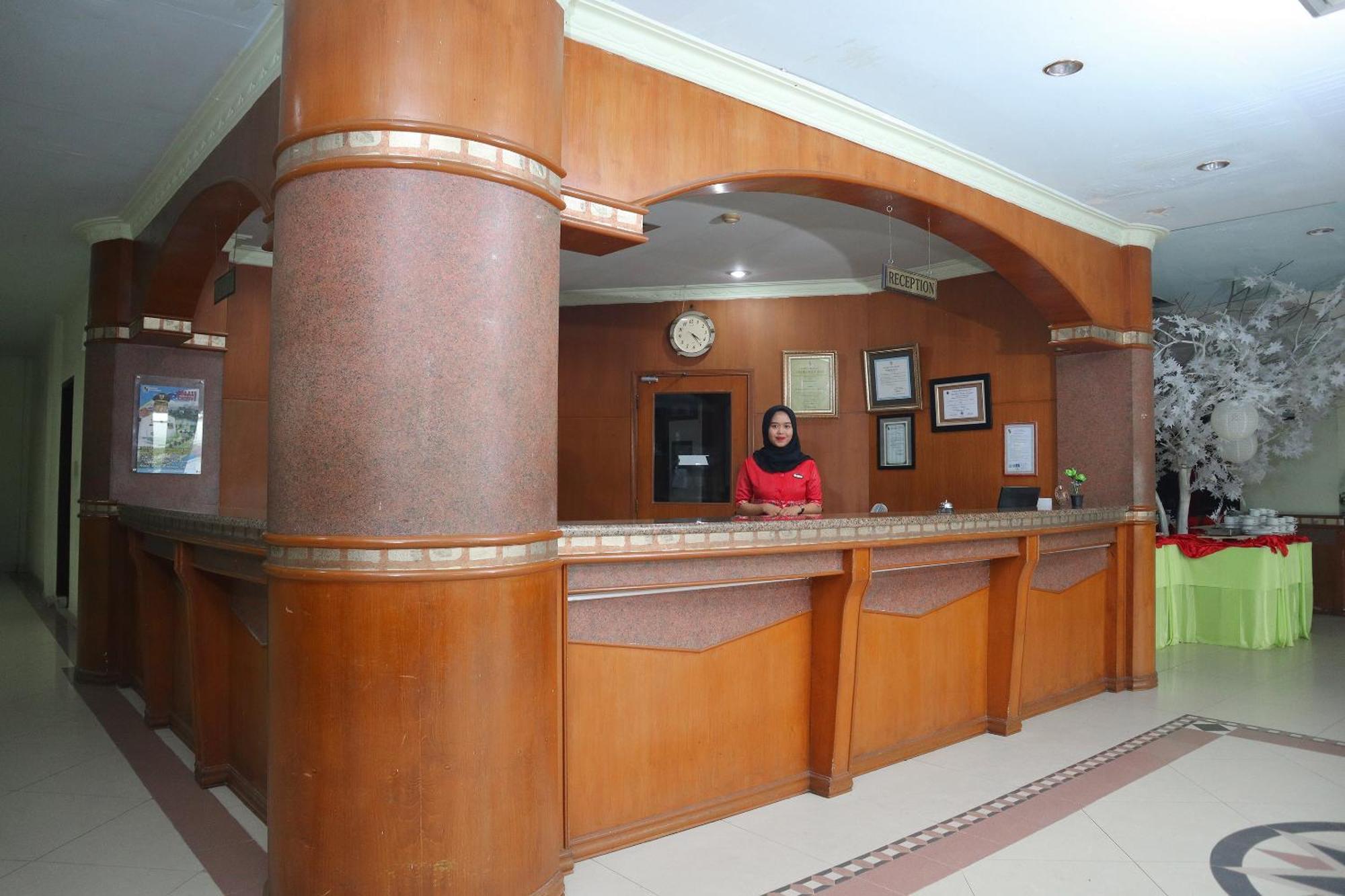 Oyo 742 Mona Plaza Hotel Pakanbaru Exteriör bild