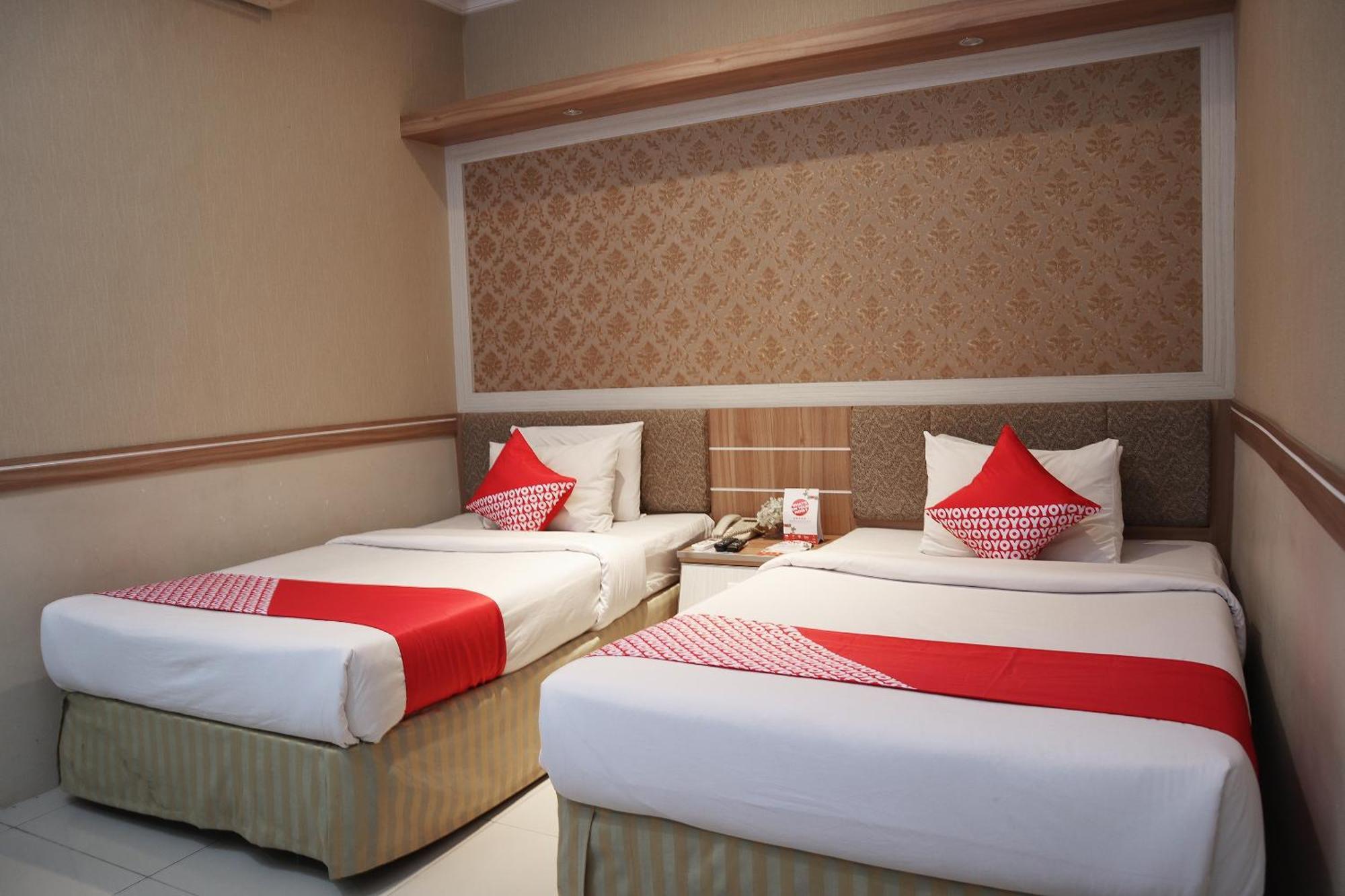 Oyo 742 Mona Plaza Hotel Pakanbaru Exteriör bild
