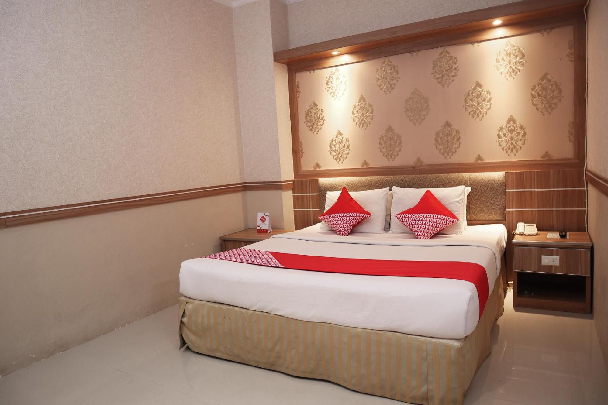 Oyo 742 Mona Plaza Hotel Pakanbaru Exteriör bild