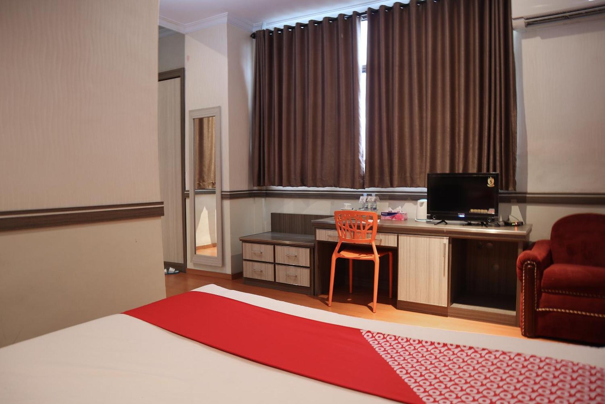 Oyo 742 Mona Plaza Hotel Pakanbaru Exteriör bild