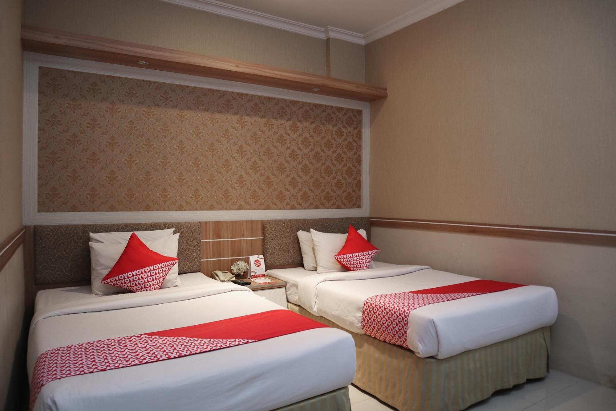 Oyo 742 Mona Plaza Hotel Pakanbaru Exteriör bild