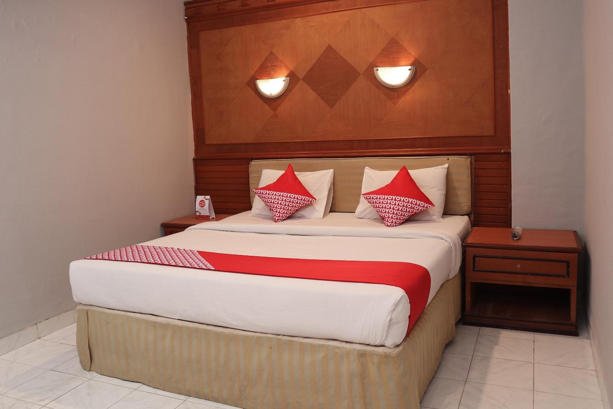 Oyo 742 Mona Plaza Hotel Pakanbaru Exteriör bild