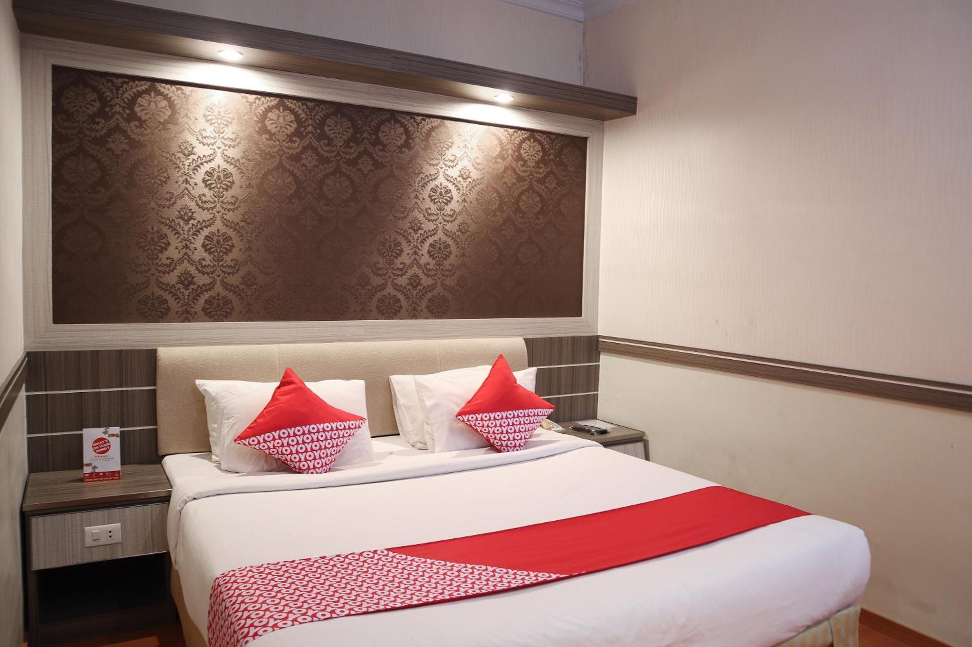 Oyo 742 Mona Plaza Hotel Pakanbaru Exteriör bild