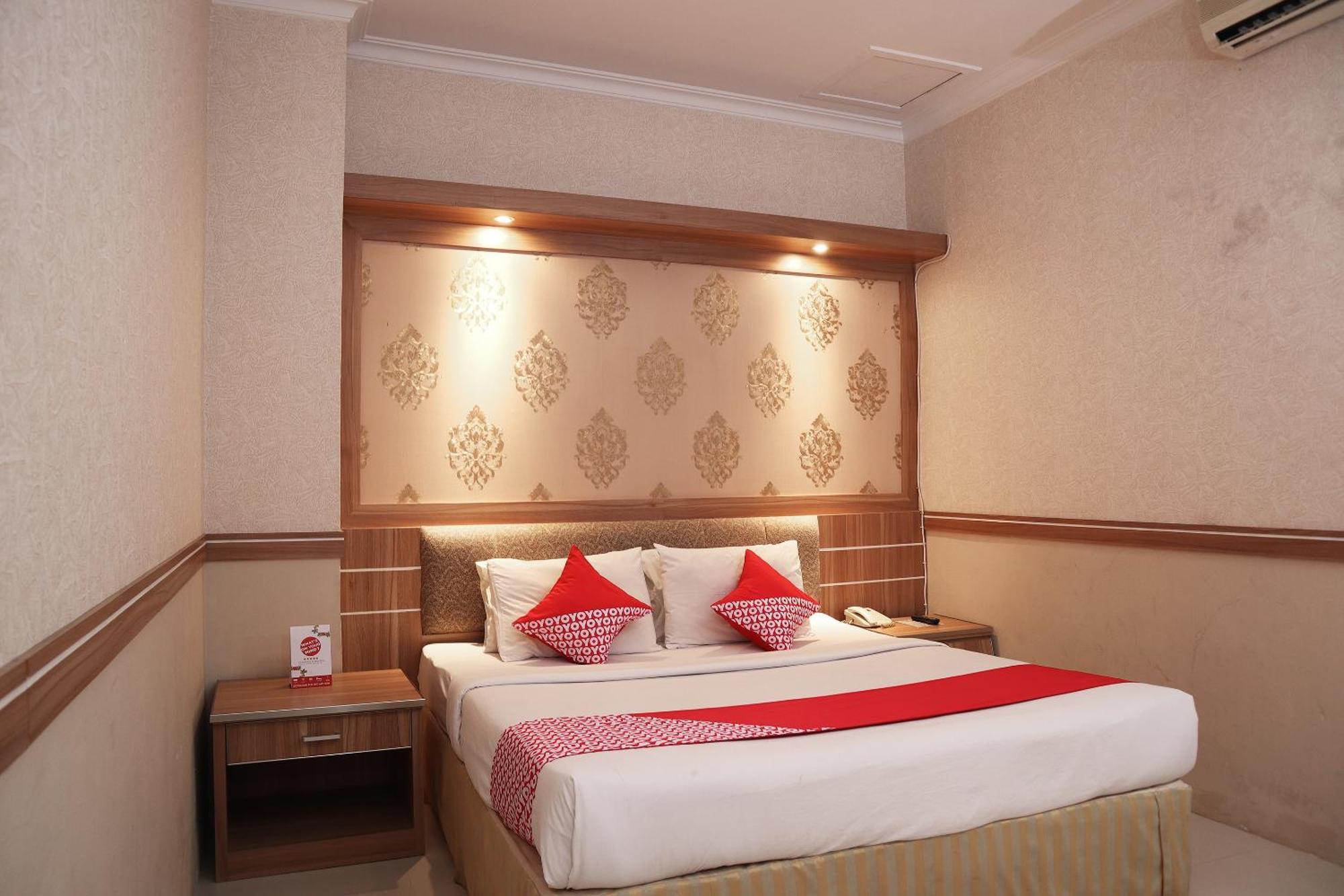 Oyo 742 Mona Plaza Hotel Pakanbaru Exteriör bild