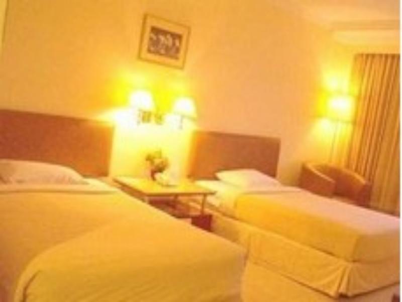 Oyo 742 Mona Plaza Hotel Pakanbaru Exteriör bild